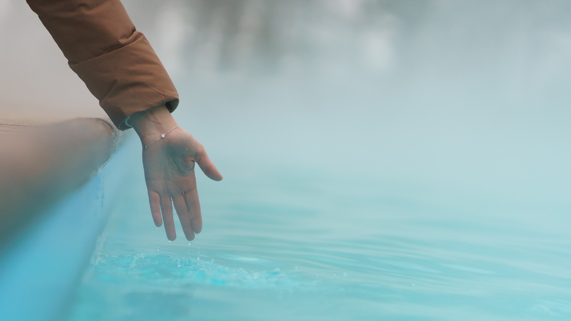 ¿Es mejor vaciar el agua de la piscina o conservarla durante el invierno?