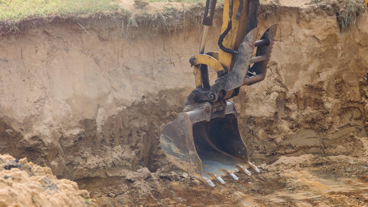 ¿Sabes cómo es el proceso de instalación de una piscina de poliéster?